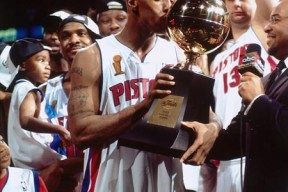 lck官网下载 -欧联倒计时，底特律活塞清晨队长鼓劲，细节引发关注，震撼外界，身体对抗强度拉满的简单介绍