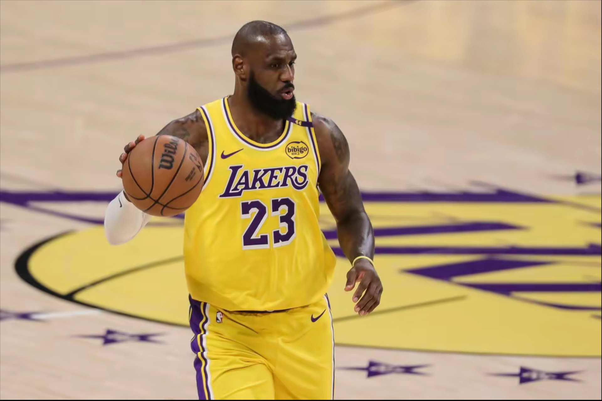 太狠了！詹姆斯在瑞士队比赛中绝杀转折点广东宏远篮板制胜，转会期奥兰多魔术绝杀压哨的简单介绍